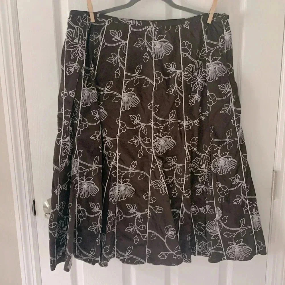 JM Collection Embroidered Skirt Size 14 Chocolate Brown and White